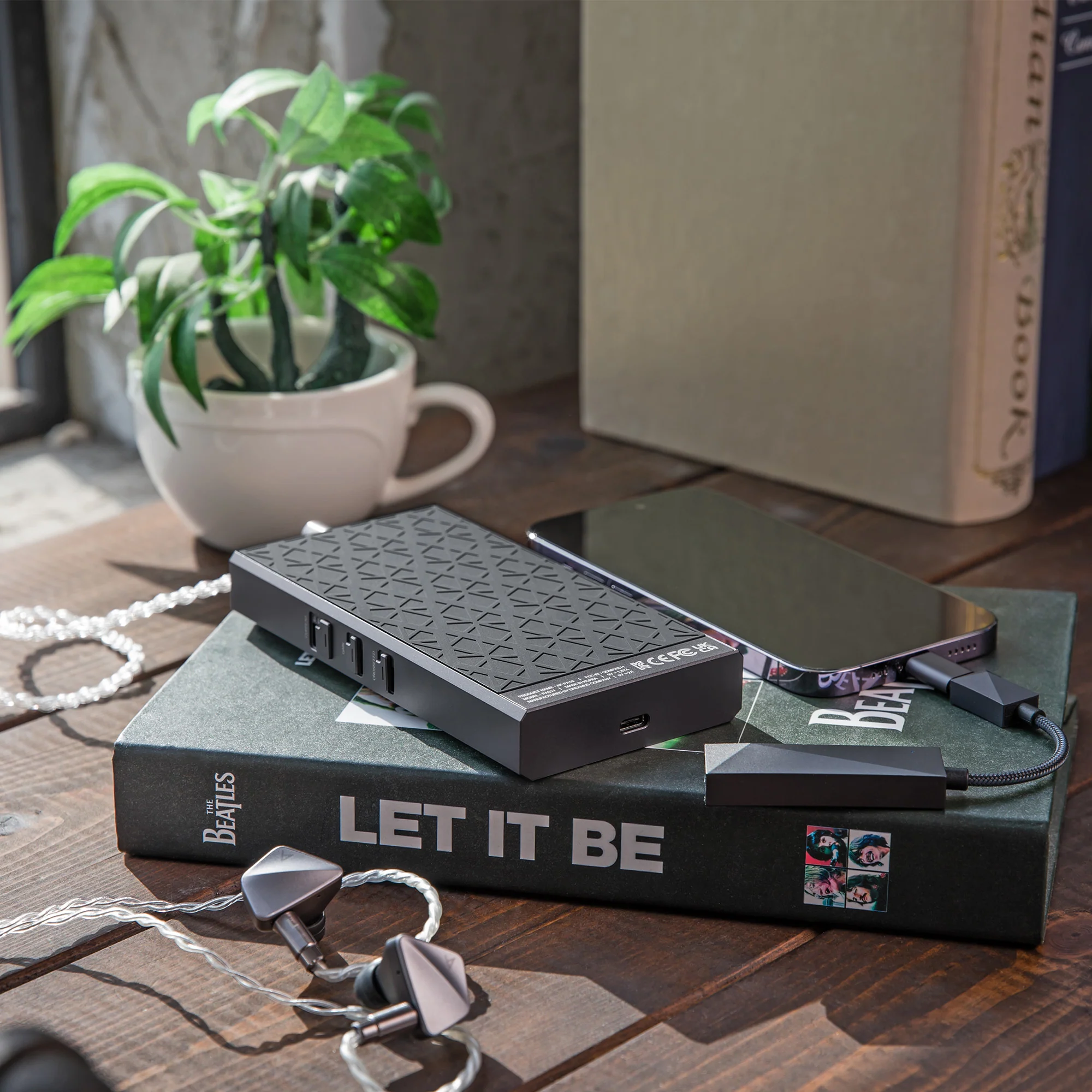 Astell&Kern PA10 Portable Headphone Amplifier - Image 11