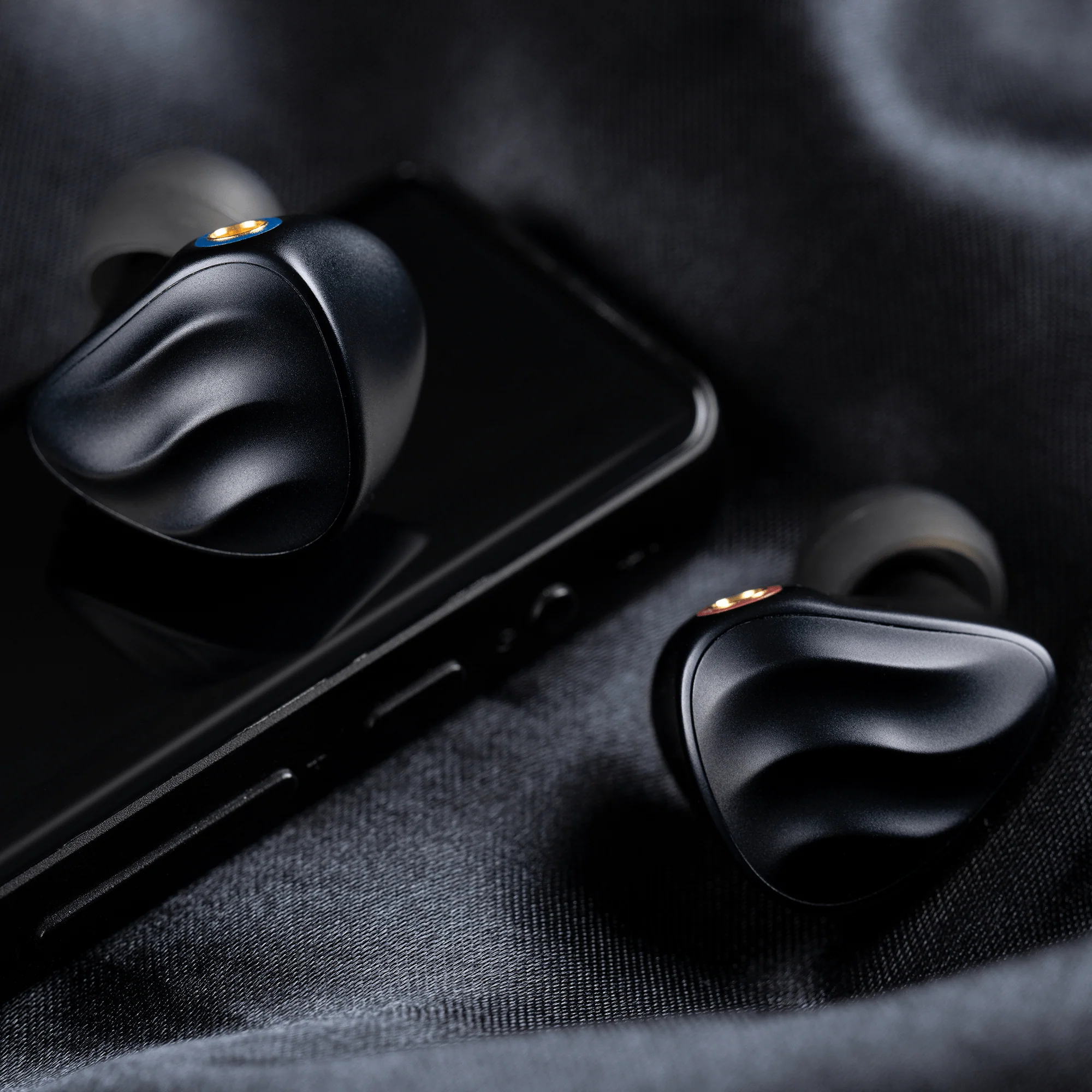 FiiO FH3 Hybrid In-Ear Earphones - Image 10