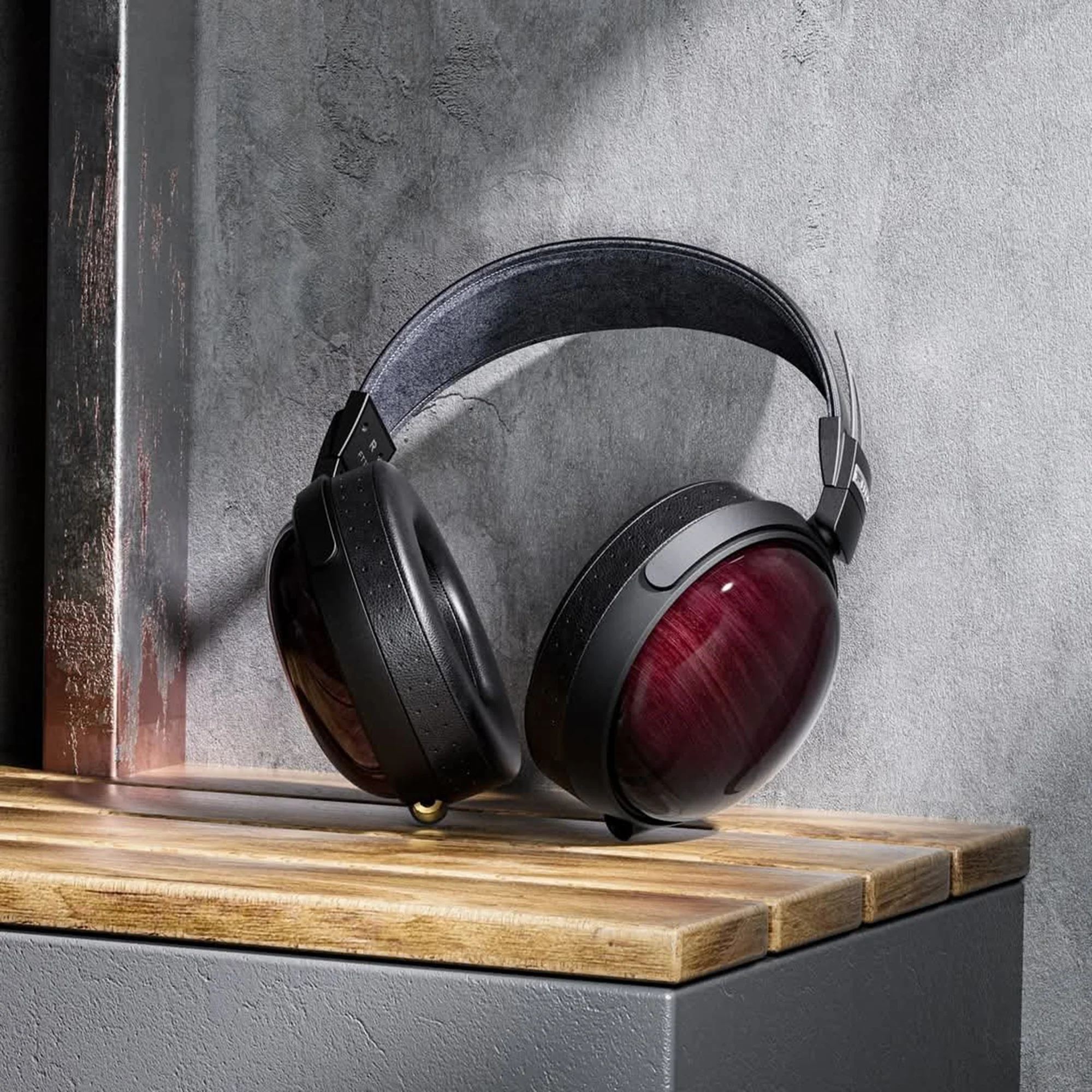 FiiO FT13 Closed Back Headphones - Image 2