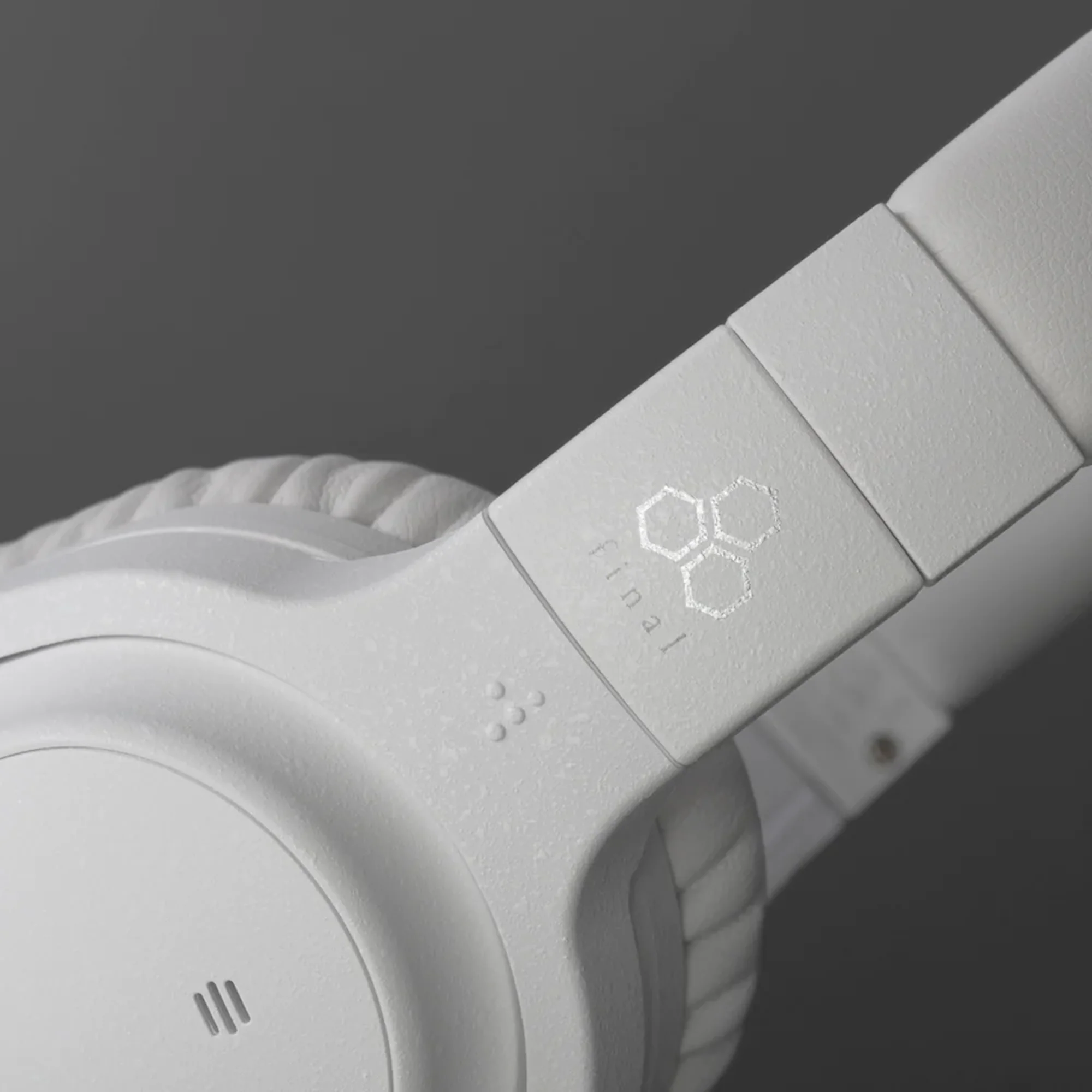 Final Audio UX3000 Wireless Noise Cancelling Headphones - Image 3