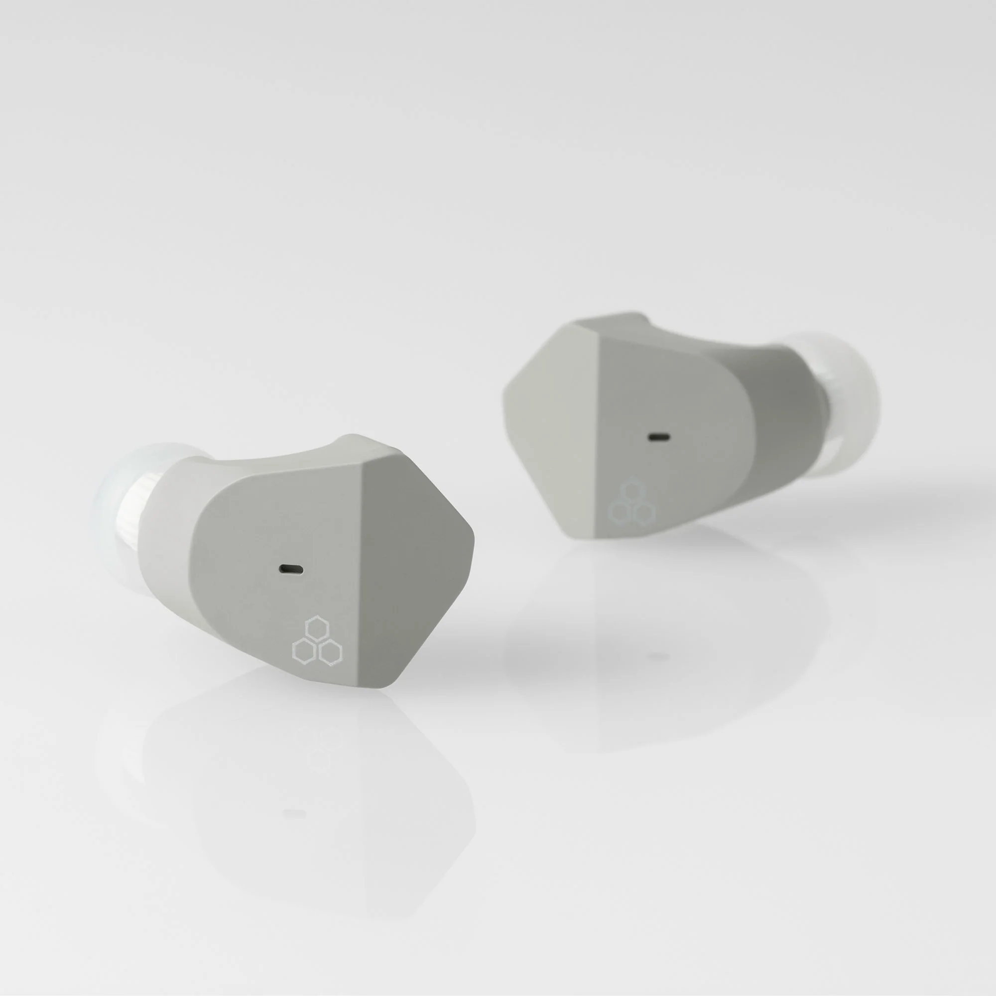 Final ZE2000 True Wireless Earphones - Image 4