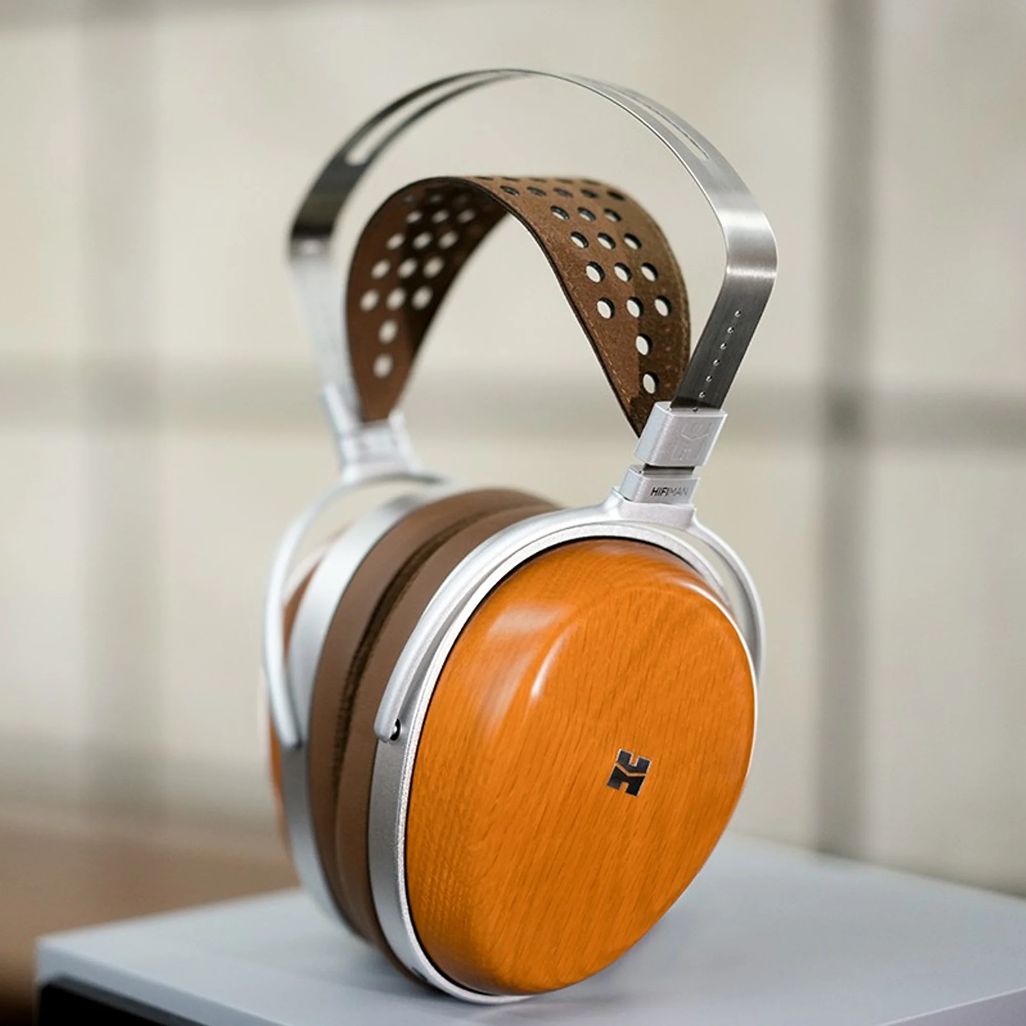 HiFiMAN Audivina Closed Back Planar Magnetic Headphones - Image 5