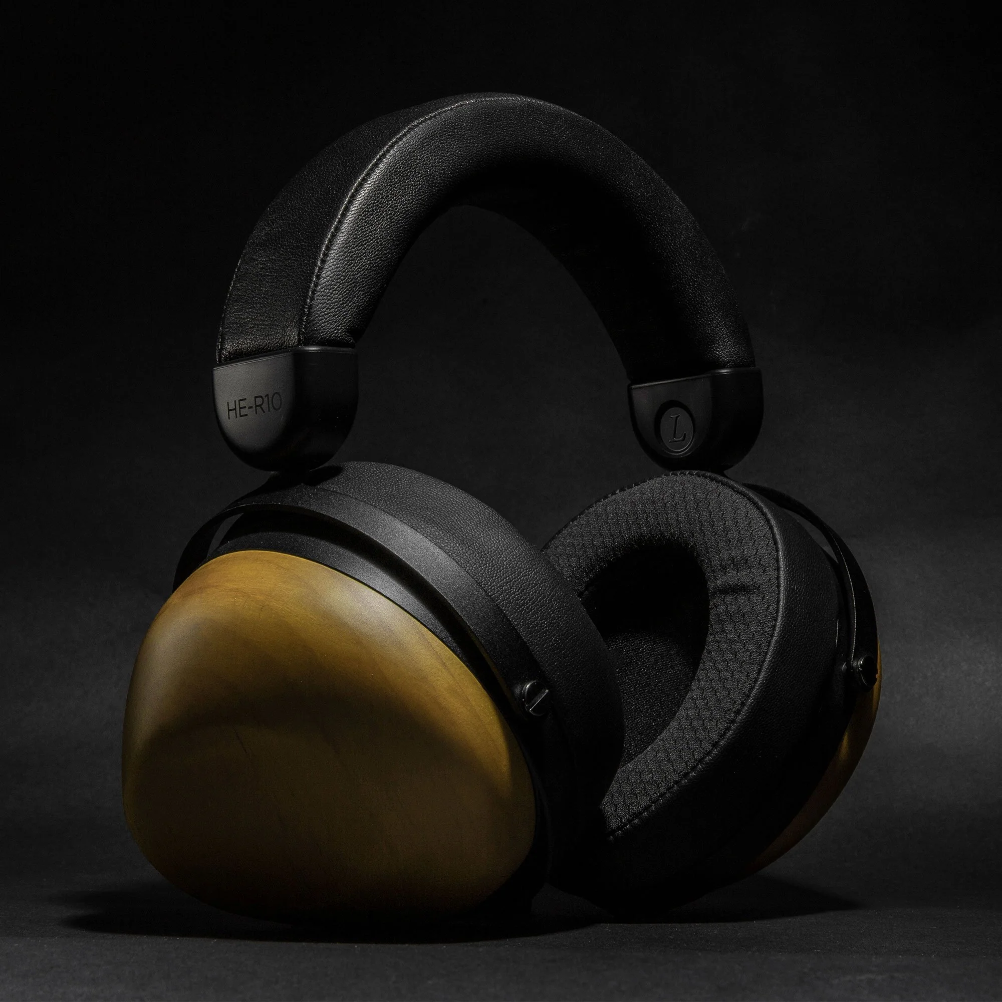 HIFIMAN HE-R10D Closed-Back Headphones - Image 6