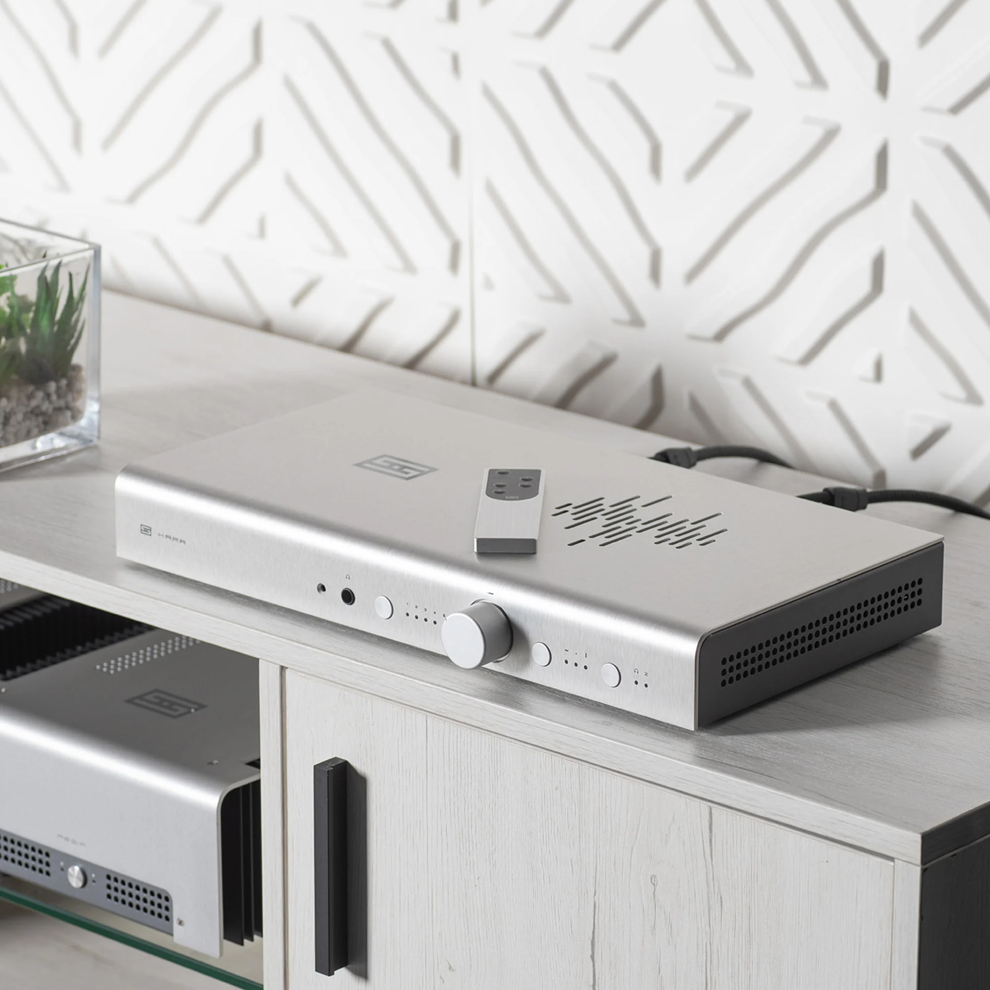 Schiit Audio Kara F Preamp & Headphone Amplifier - Image 6