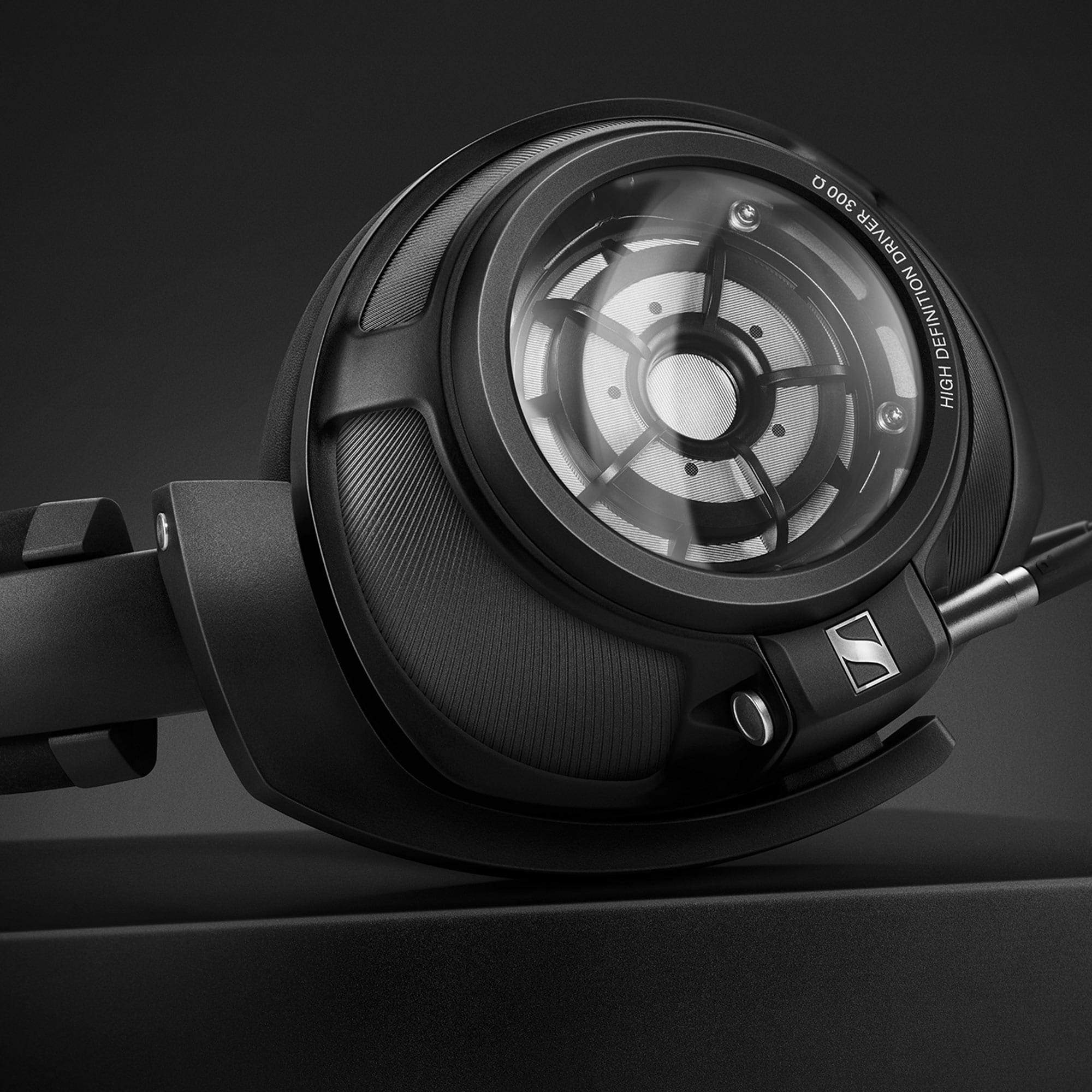Sennheiser HD820 Closed Back Audiophile Headphones - Image 5