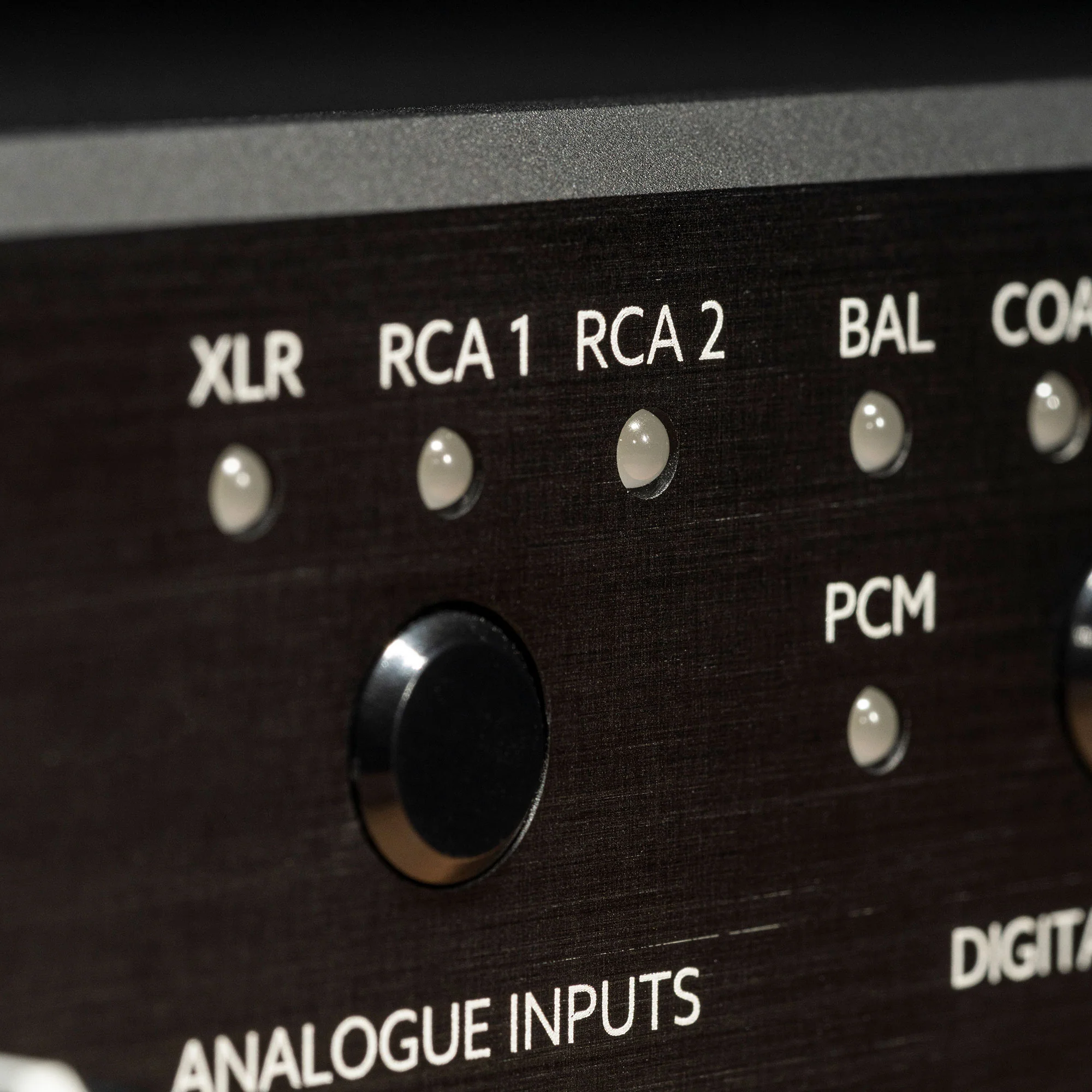 Violectric DHA V590² Balanced Headphone Amplifier & DAC - Image 7